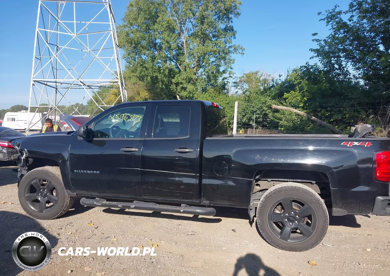 2018 Chevrolet Silverado 1500 Custom VIN:1GCVKPEHXJZ337456 - 14