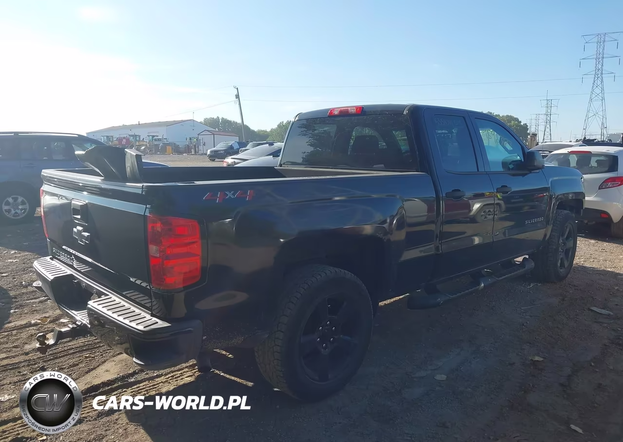 2018 Chevrolet Silverado 1500 Custom VIN:1GCVKPEHXJZ337456 - 4