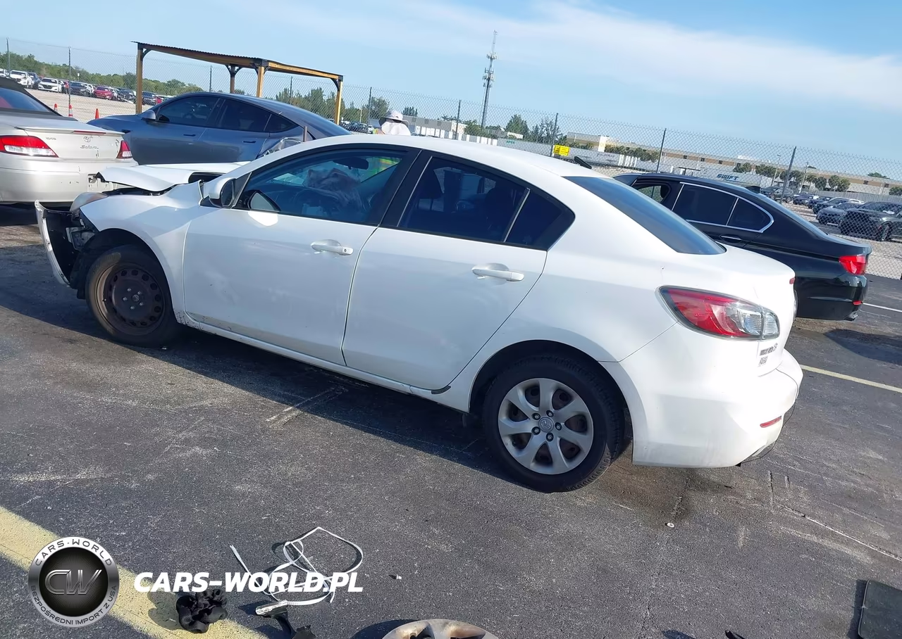 2013 Mazda Mazda3 I Sport VIN:JM1BL1U72D1845204 - 3