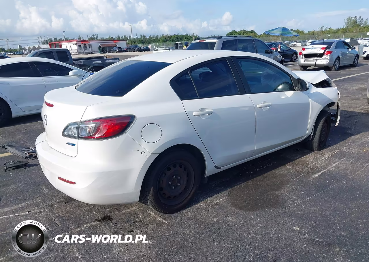 2013 Mazda Mazda3 I Sport VIN:JM1BL1U72D1845204 - 4