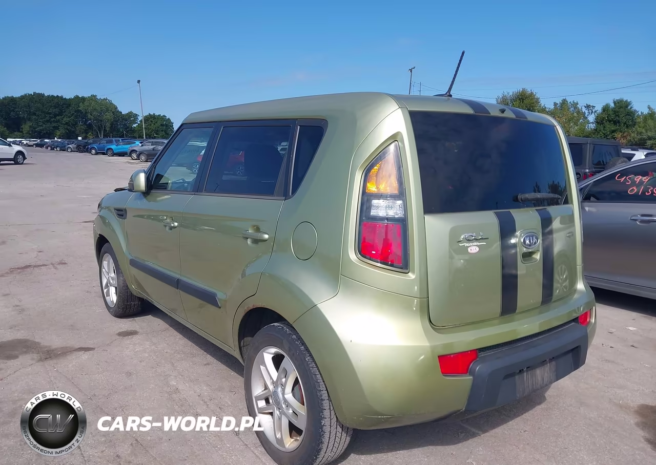 2011 Kia Soul + VIN:KNDJT2A25B7332954 - 3