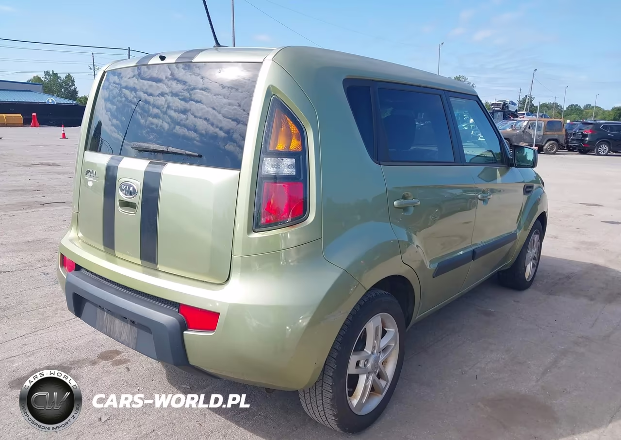 2011 Kia Soul + VIN:KNDJT2A25B7332954 - 4