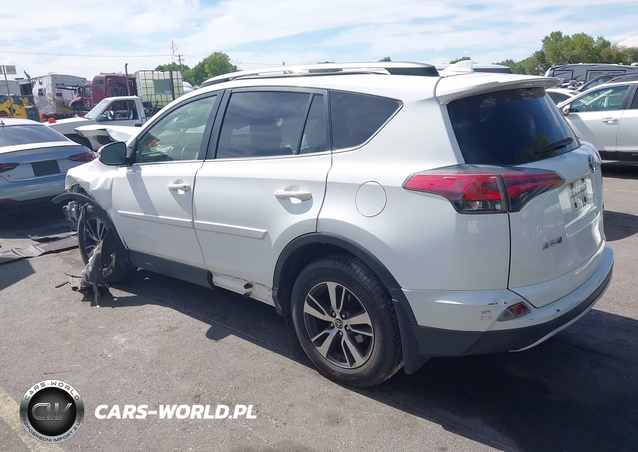 2018 Toyota Rav4 Xle VIN:JTMRFREVXJJ180923 - 3