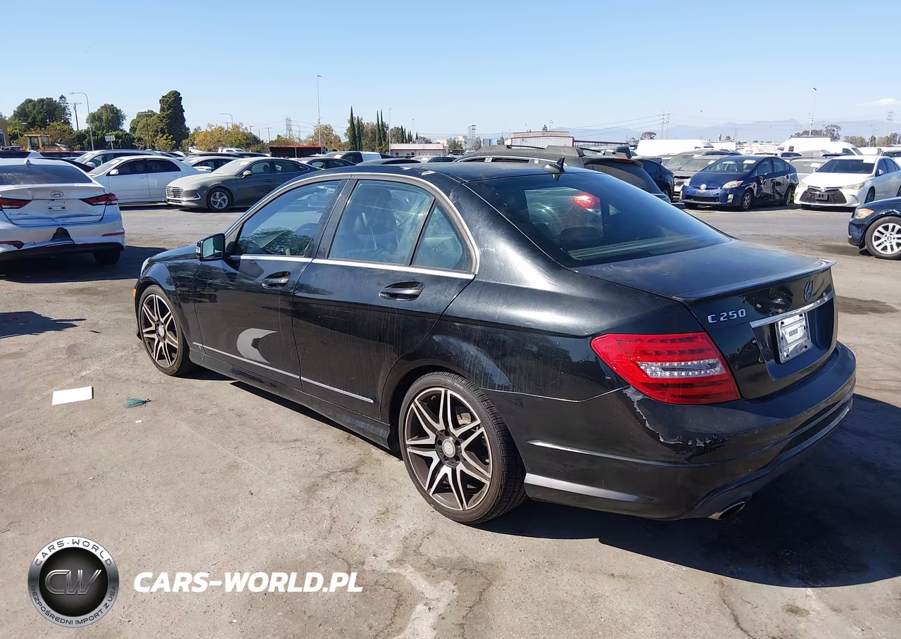 2013 Mercedes-Benz C 250 Sport VIN:WDDGF4HB8DR262513 - 3