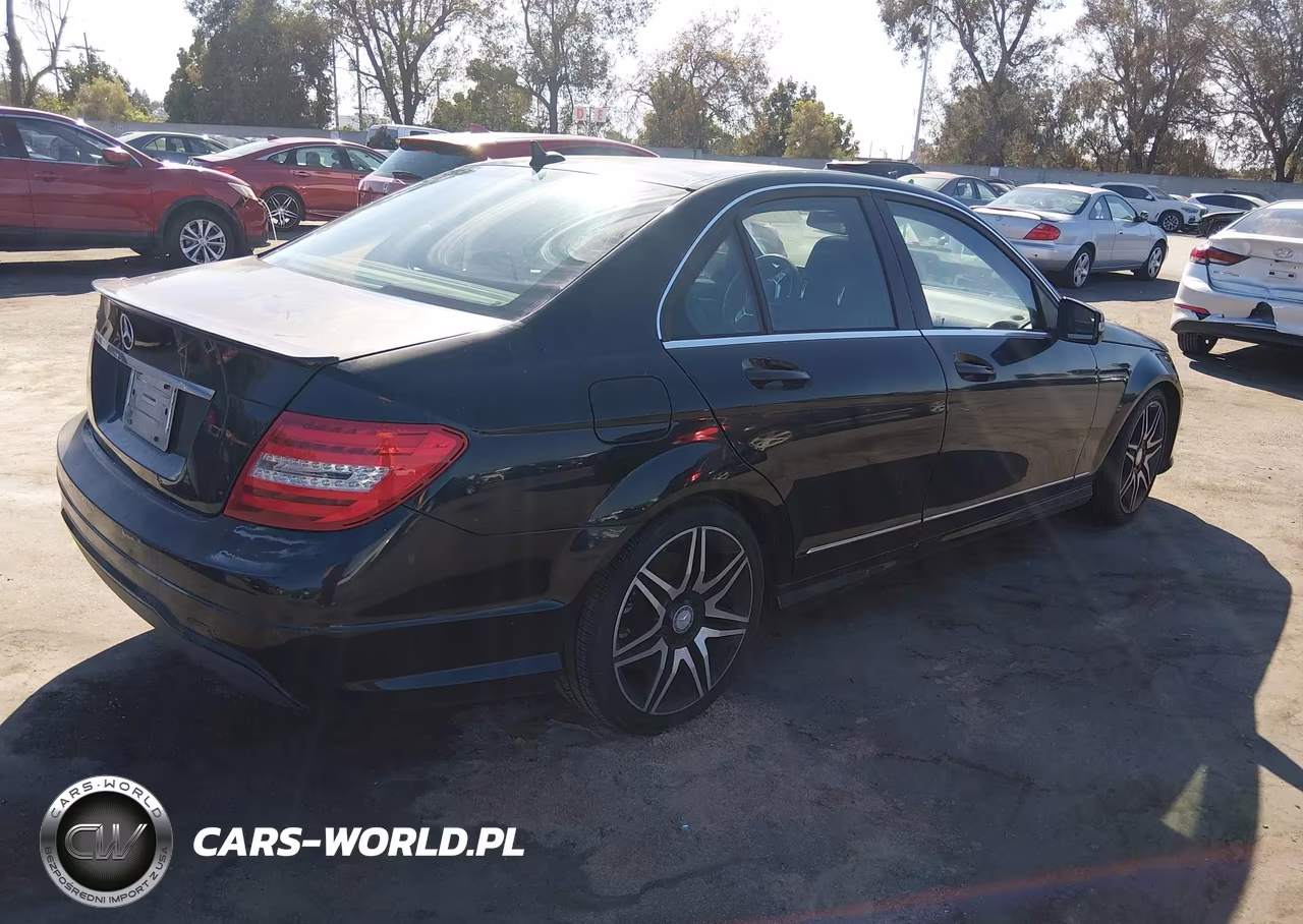 2013 Mercedes-Benz C 250 Sport VIN:WDDGF4HB8DR262513 - 4