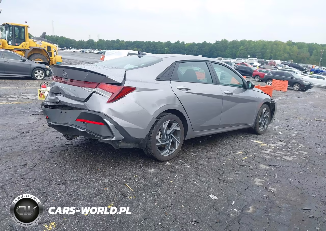 2025 Hyundai Elantra Sel Sport VIN:KMHLM4DG5SU986956 - 4