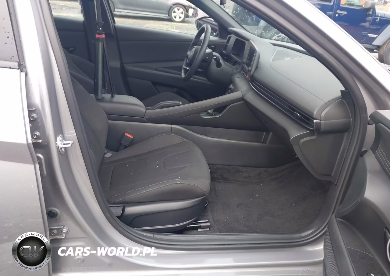 2025 Hyundai Elantra Sel Sport VIN:KMHLM4DG5SU986956 - 5