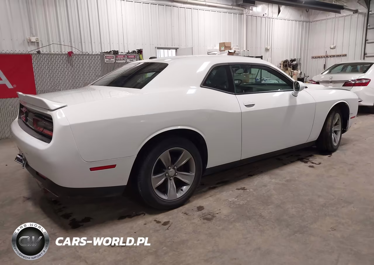 2018 Dodge Challenger Sxt VIN:2C3CDZAG1JH322049 - 4
