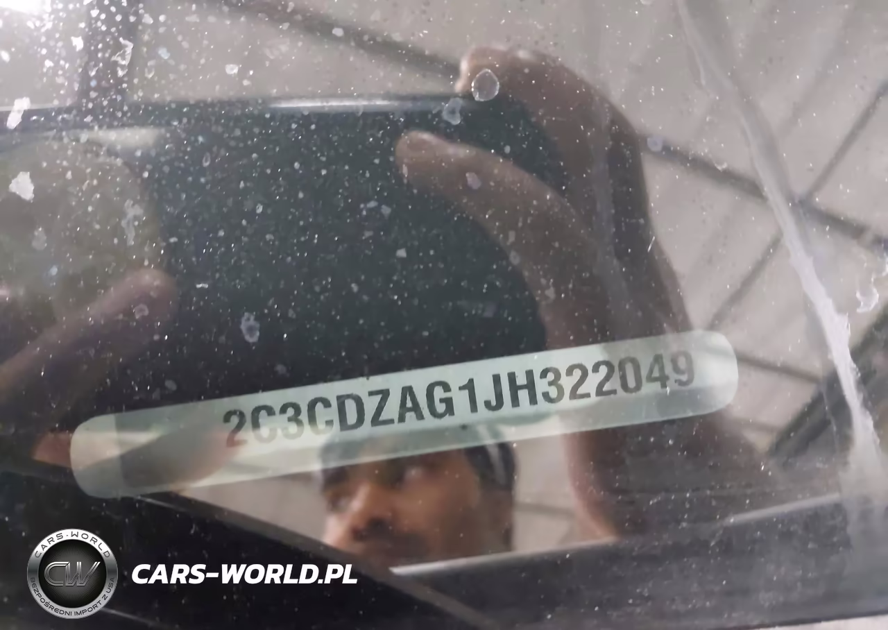 2018 Dodge Challenger Sxt VIN:2C3CDZAG1JH322049 - 9