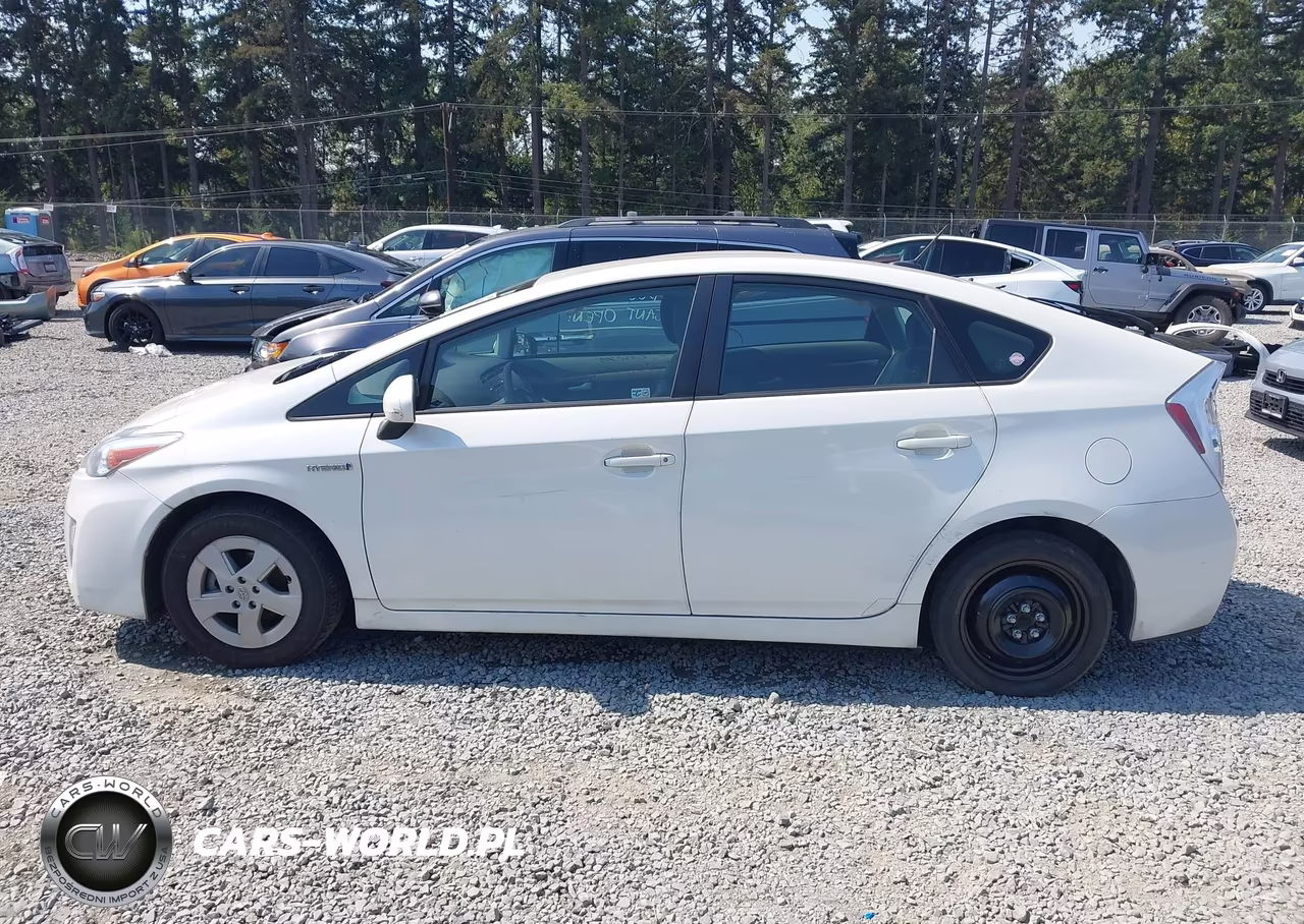 2011 Toyota Prius Two VIN:JTDKN3DU3B0327276 - 15