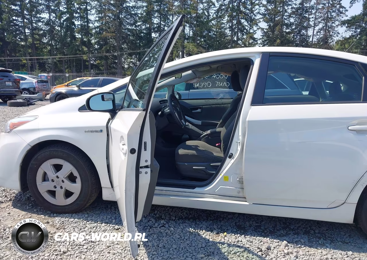2011 Toyota Prius Two VIN:JTDKN3DU3B0327276 - 5