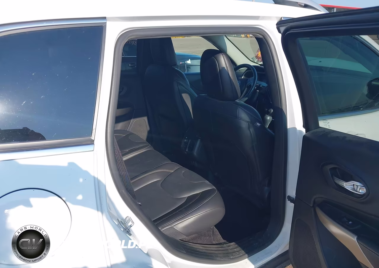 2018 Jeep Cherokee Limited 4X4 VIN:1C4PJMDX2JD578279 - 8