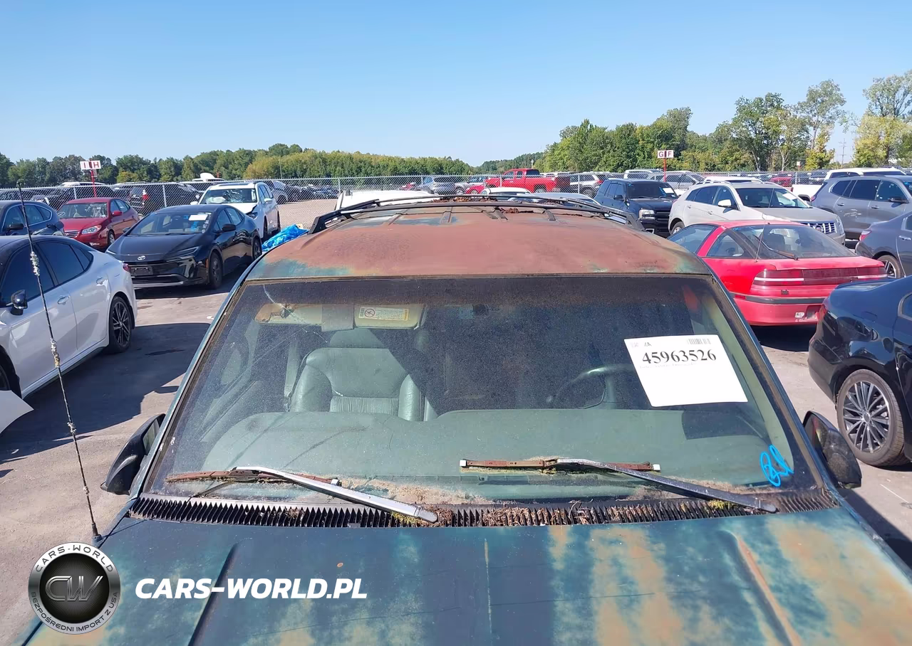 1997 Chevrolet Suburban 1500 VIN:1GNEC16R0VJ430838 - 12