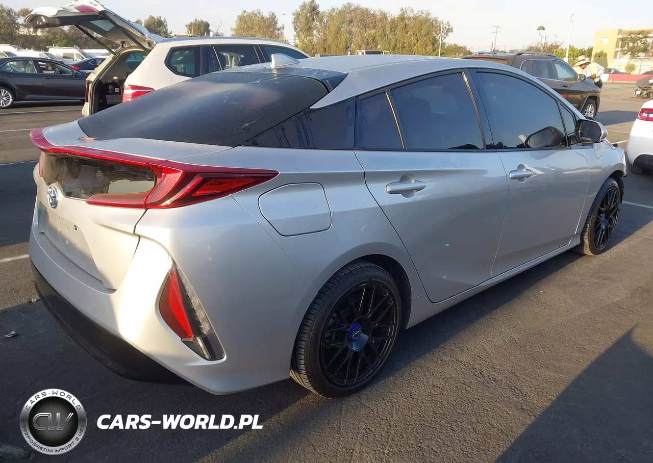 2019 Toyota Prius Prime Premium VIN:JTDKARFP9K3110075 - 4