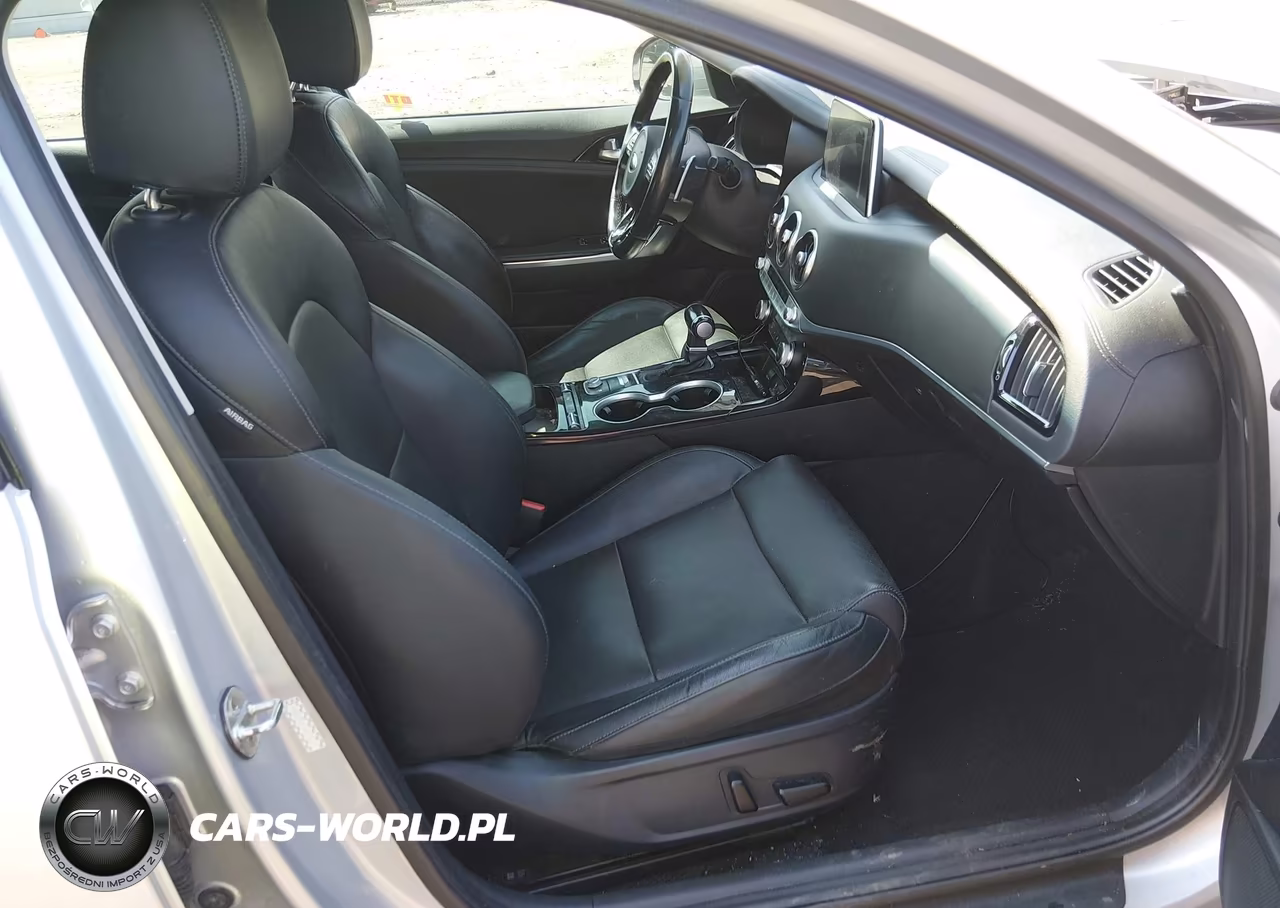 2018 Kia Stinger Premium VIN:KNAE25LA7J6015317 - 5