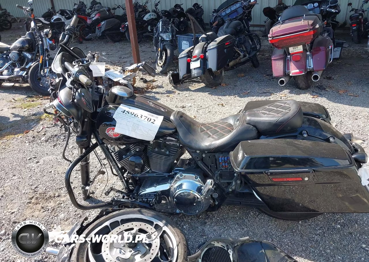 2010 Harley-Davidson Flhx VIN:1HD1KB417AB611970 - 13