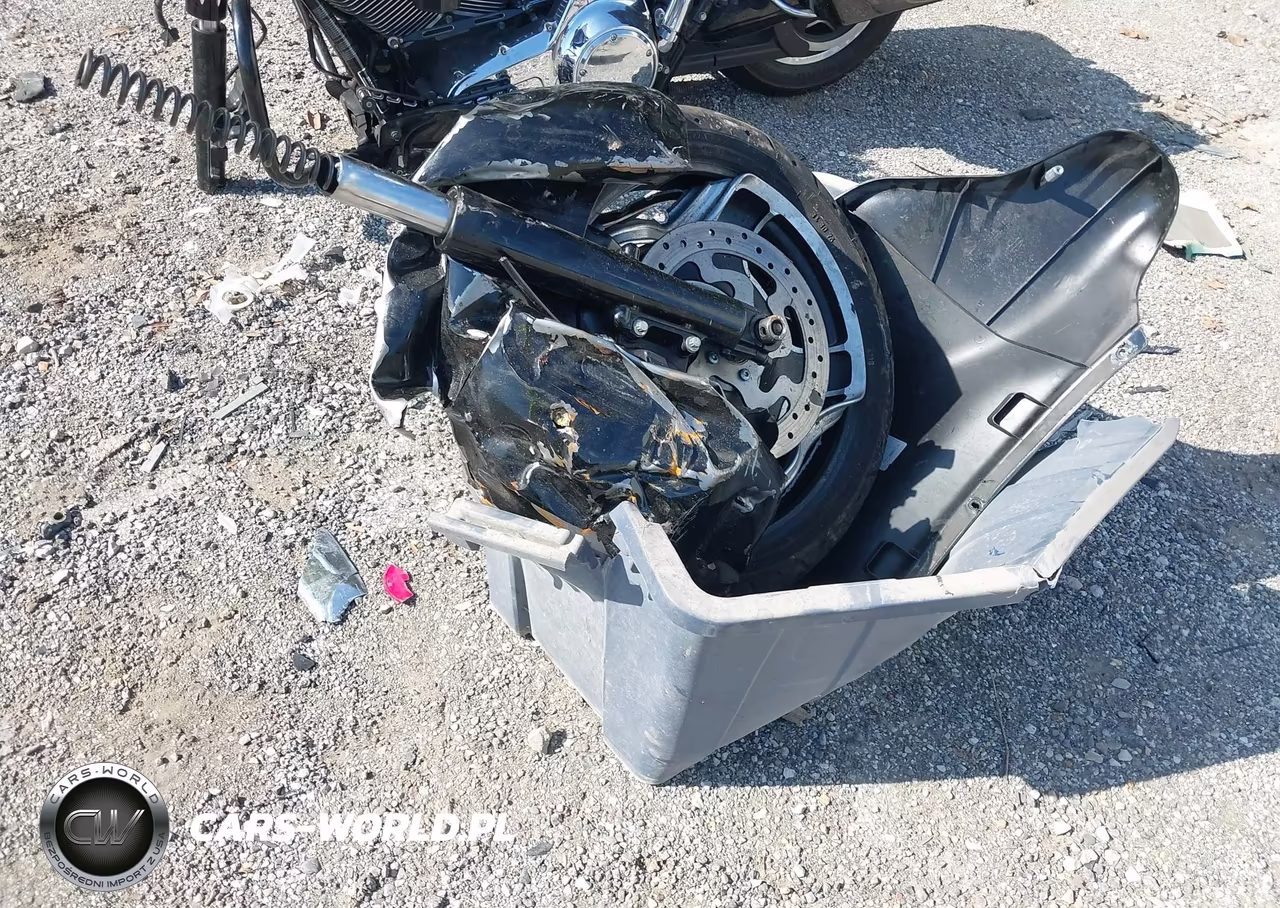 2010 Harley-Davidson Flhx VIN:1HD1KB417AB611970 - 14