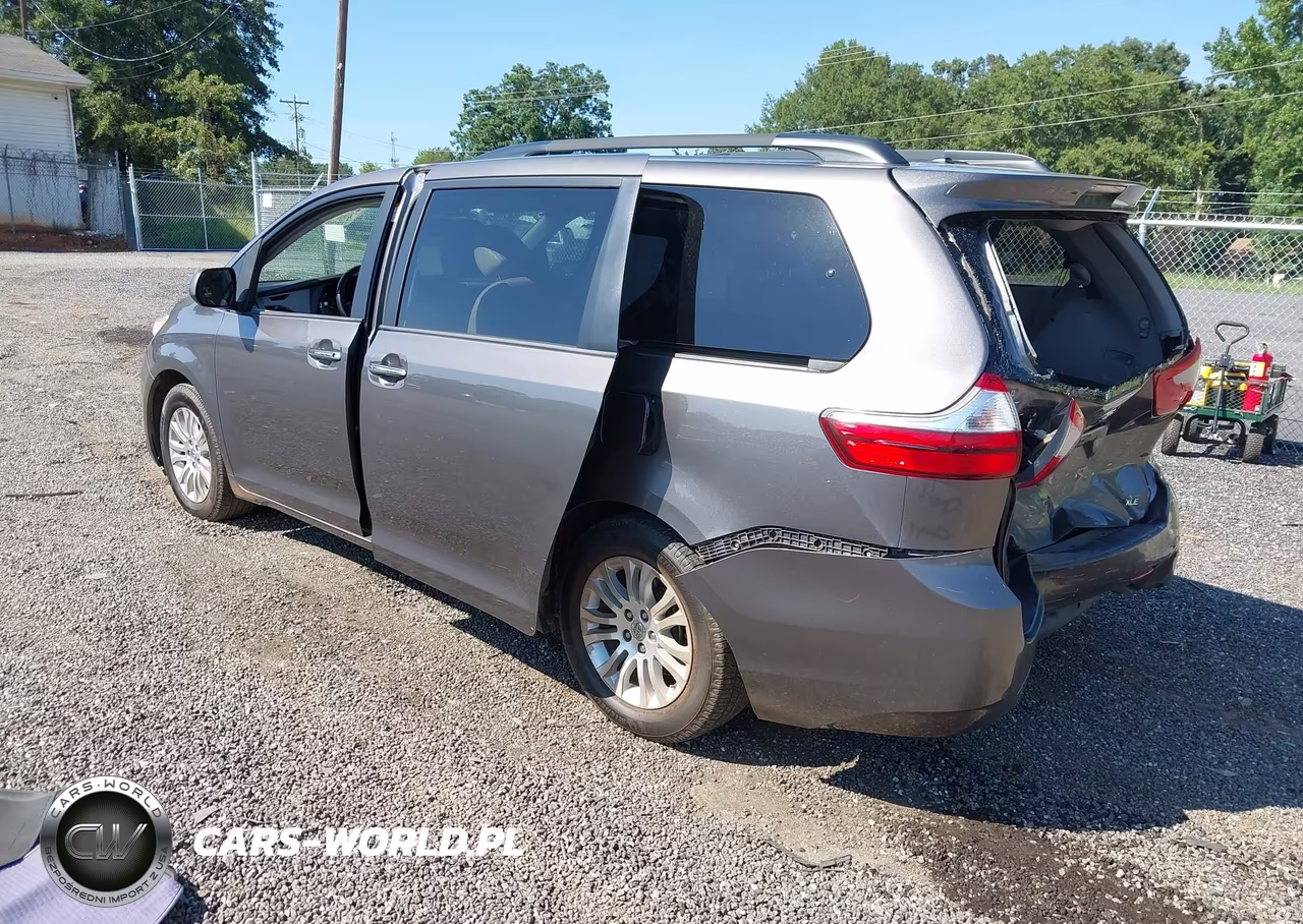 2016 Toyota Sienna Xle 8 Passenger VIN:5TDYK3DC5GS704060 - 3