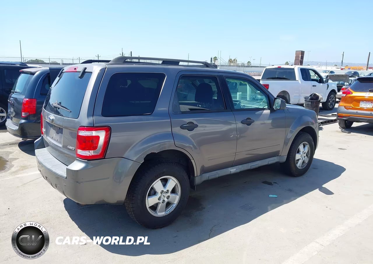 2009 Ford Escape Xlt VIN:1FMCU93739KC59206 - 4