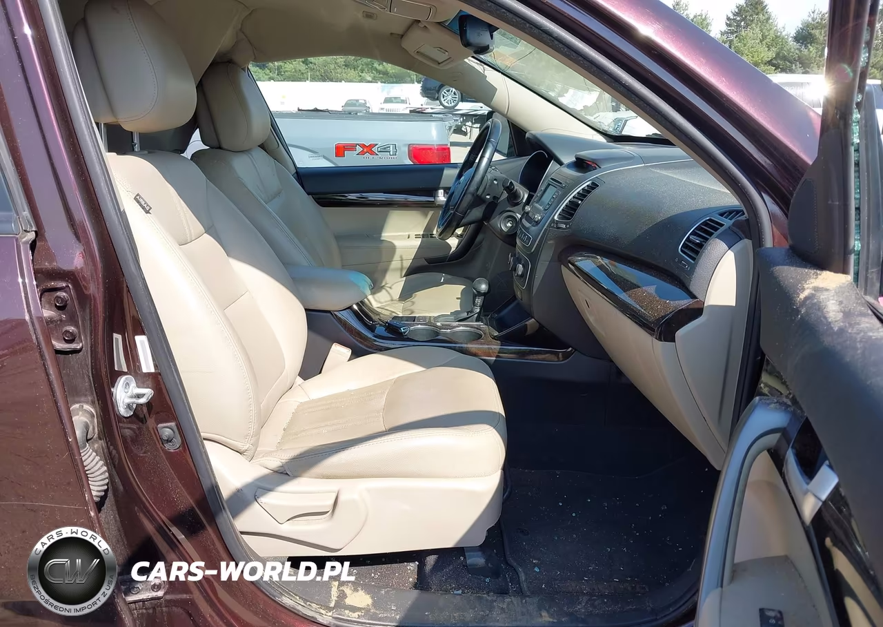2015 Kia Sorento Lx VIN:5XYKT3A65FG640938 - 5