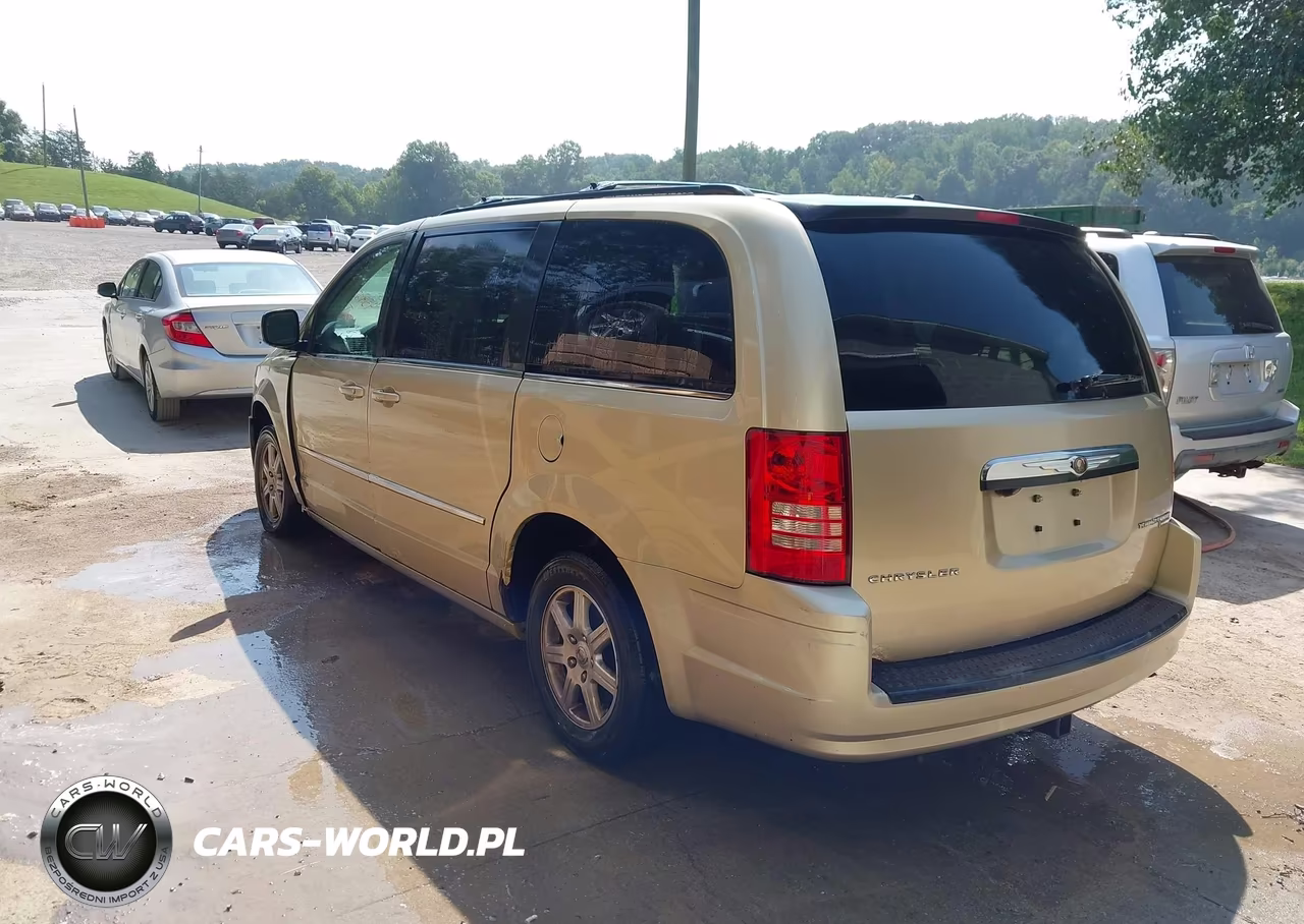 2010 Chrysler Town & Country Touring Plus VIN:2A4RR8D13AR451715 - 3