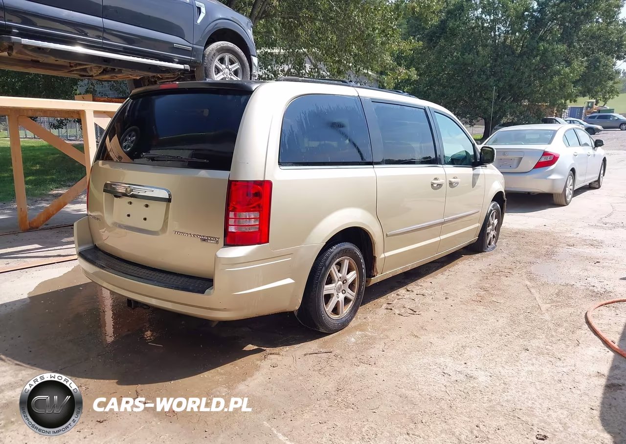 2010 Chrysler Town & Country Touring Plus VIN:2A4RR8D13AR451715 - 4