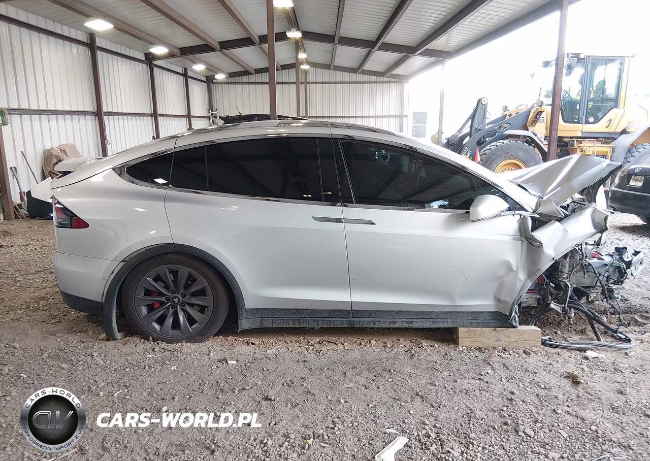 2018 Tesla Model X 100D-75D-P100D VIN:5YJXCBE44JF103857 - 13