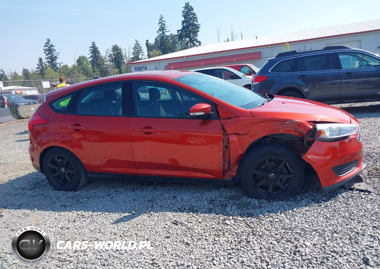 2018 Ford Focus Se VIN:1FADP3K29JL271447 - 13