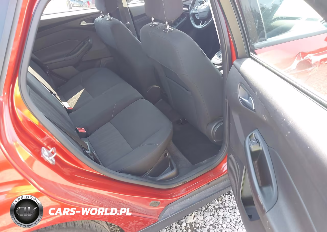 2018 Ford Focus Se VIN:1FADP3K29JL271447 - 18