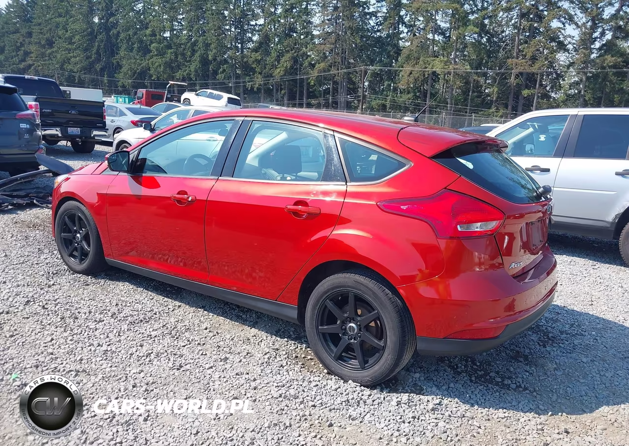 2018 Ford Focus Se VIN:1FADP3K29JL271447 - 3