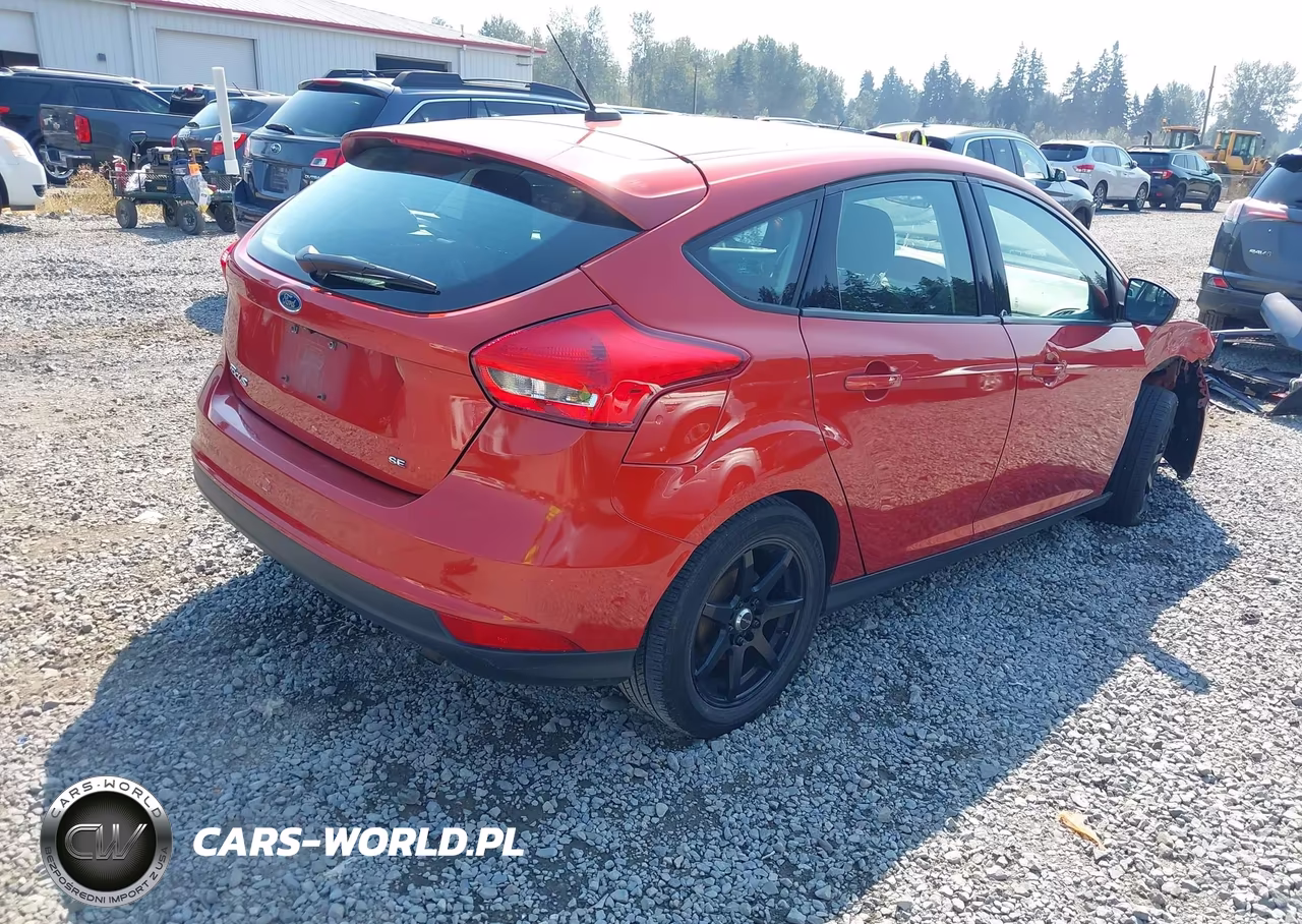 2018 Ford Focus Se VIN:1FADP3K29JL271447 - 4