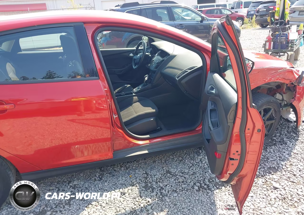 2018 Ford Focus Se VIN:1FADP3K29JL271447 - 5