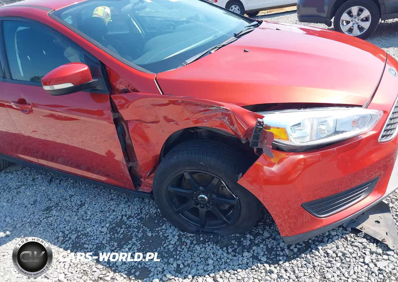 2018 Ford Focus Se VIN:1FADP3K29JL271447 - 6