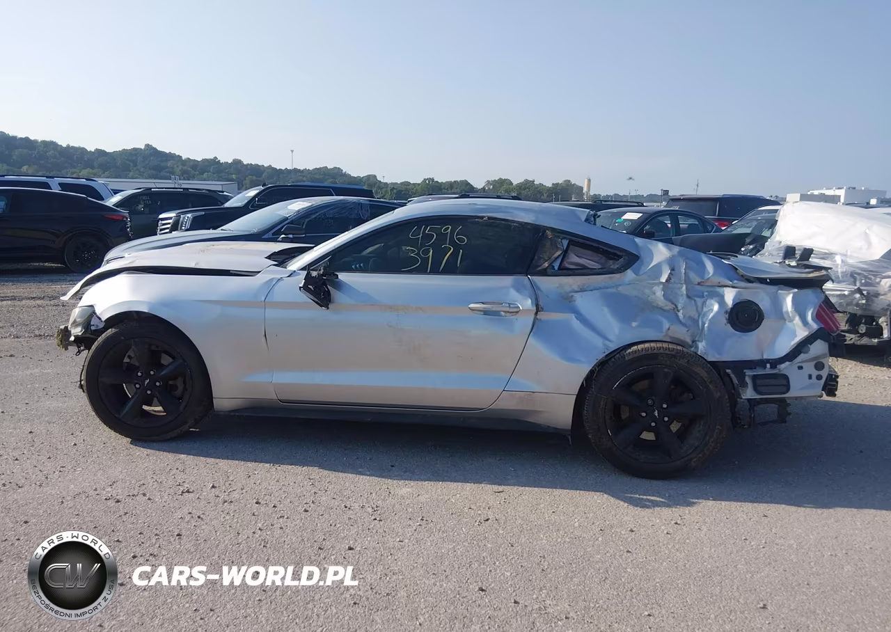 2016 Ford Mustang V6 VIN:1FA6P8AM7G5293064 - 14