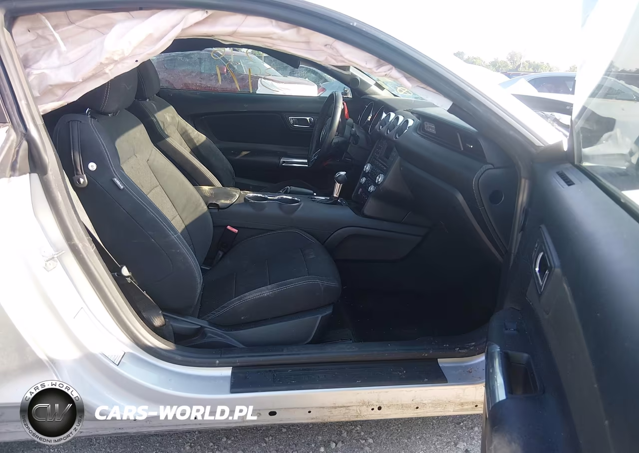 2016 Ford Mustang V6 VIN:1FA6P8AM7G5293064 - 5