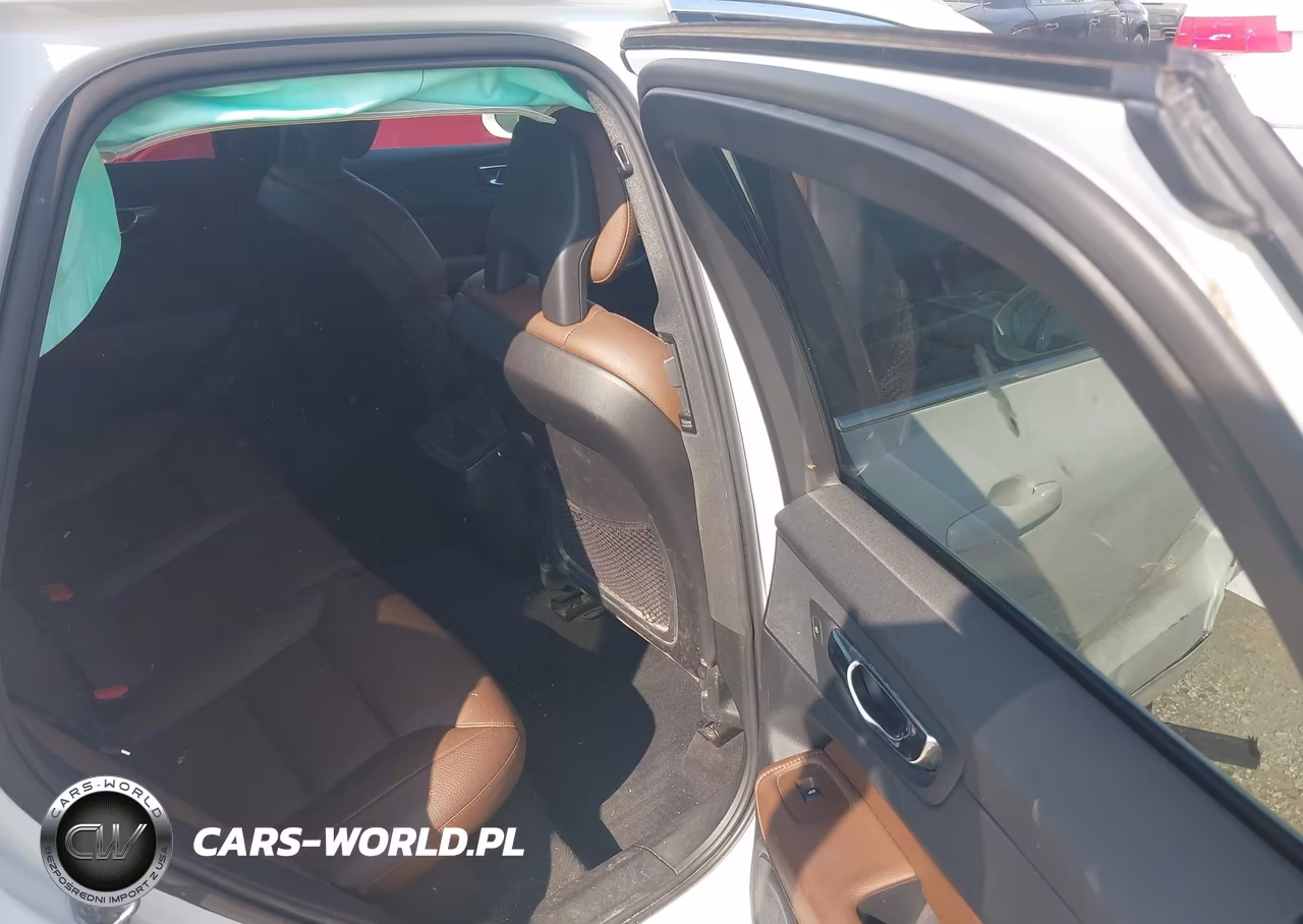 2018 Volvo Xc60 T6 Momentum VIN:YV4A22RK0J1025083 - 8