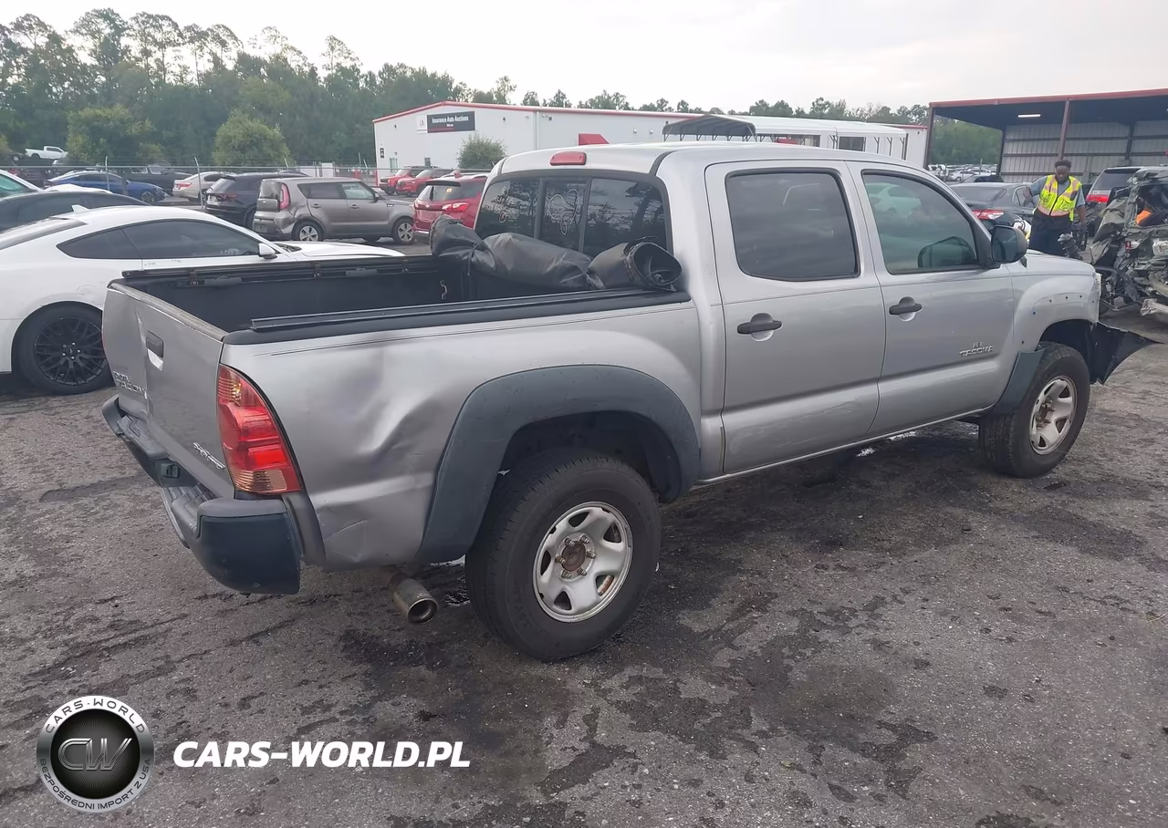 2015 Toyota Tacoma Prerunner VIN:5TFJX4GN7FX050418 - 4