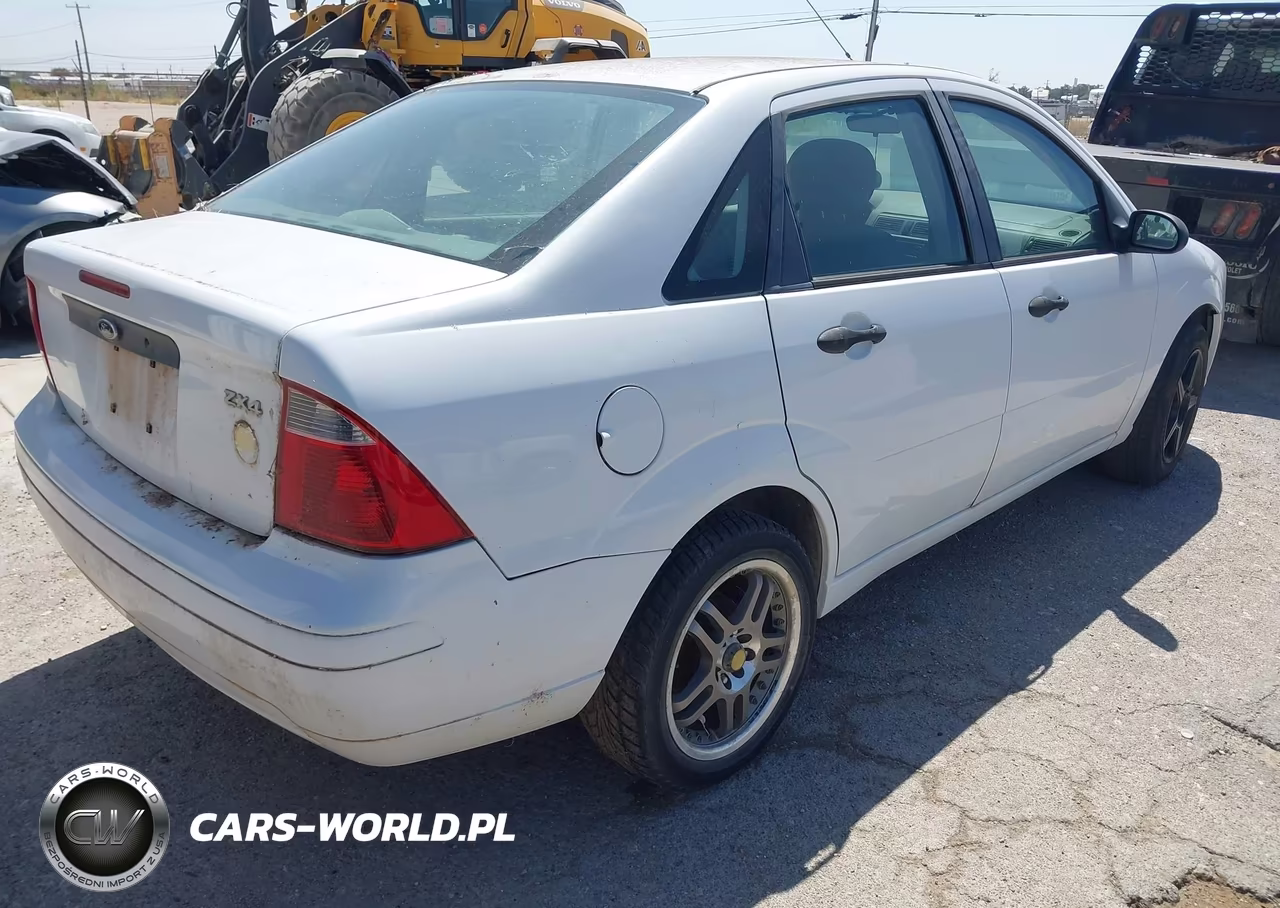 2005 Ford Focus Zx4 VIN:1FAFP34N45W157120 - 4