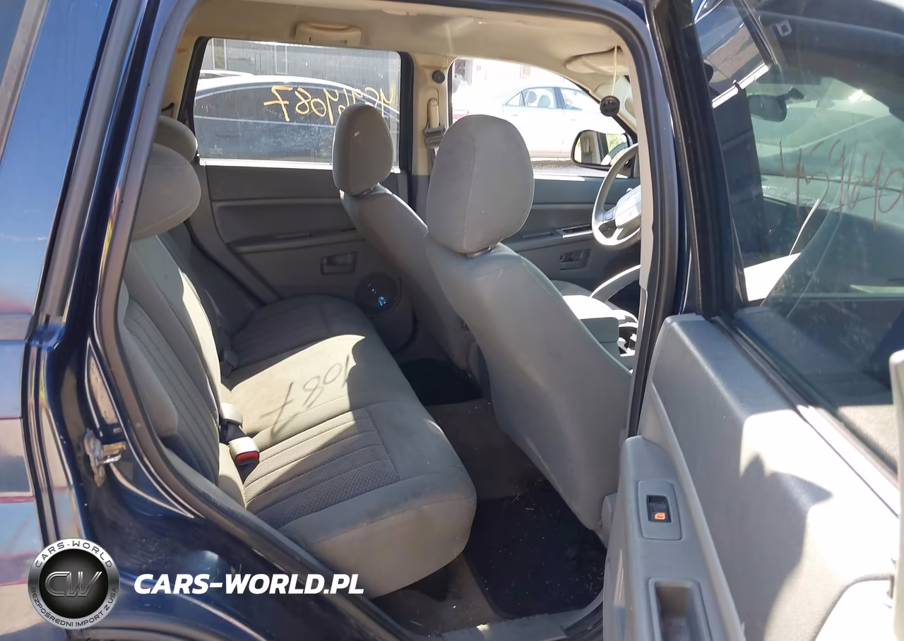 2005 Jeep Grand Cherokee Laredo VIN:1J4GR48K55C710576 - 8