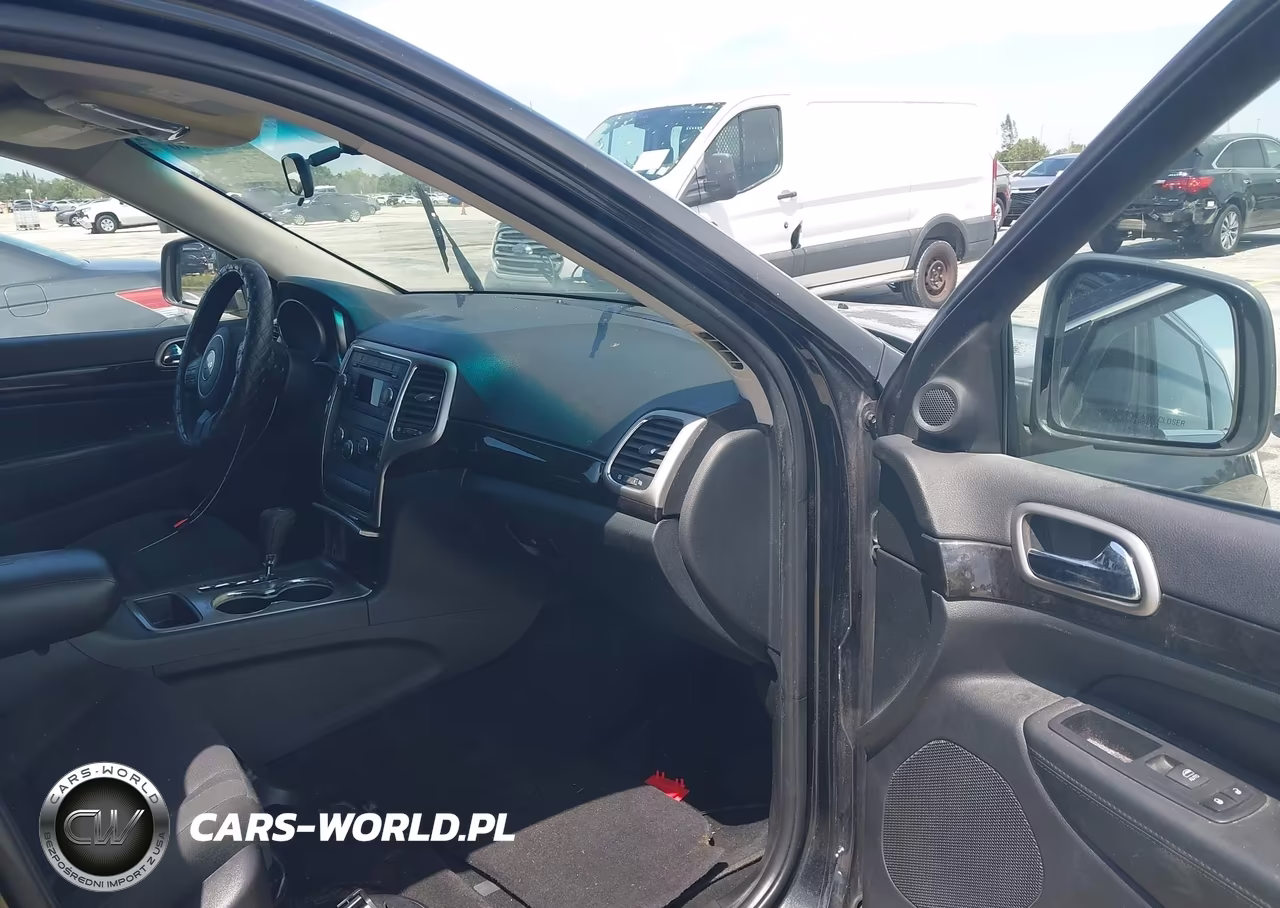 2012 Jeep Grand Cherokee Laredo VIN:1C4RJFAGXCC221482 - 5
