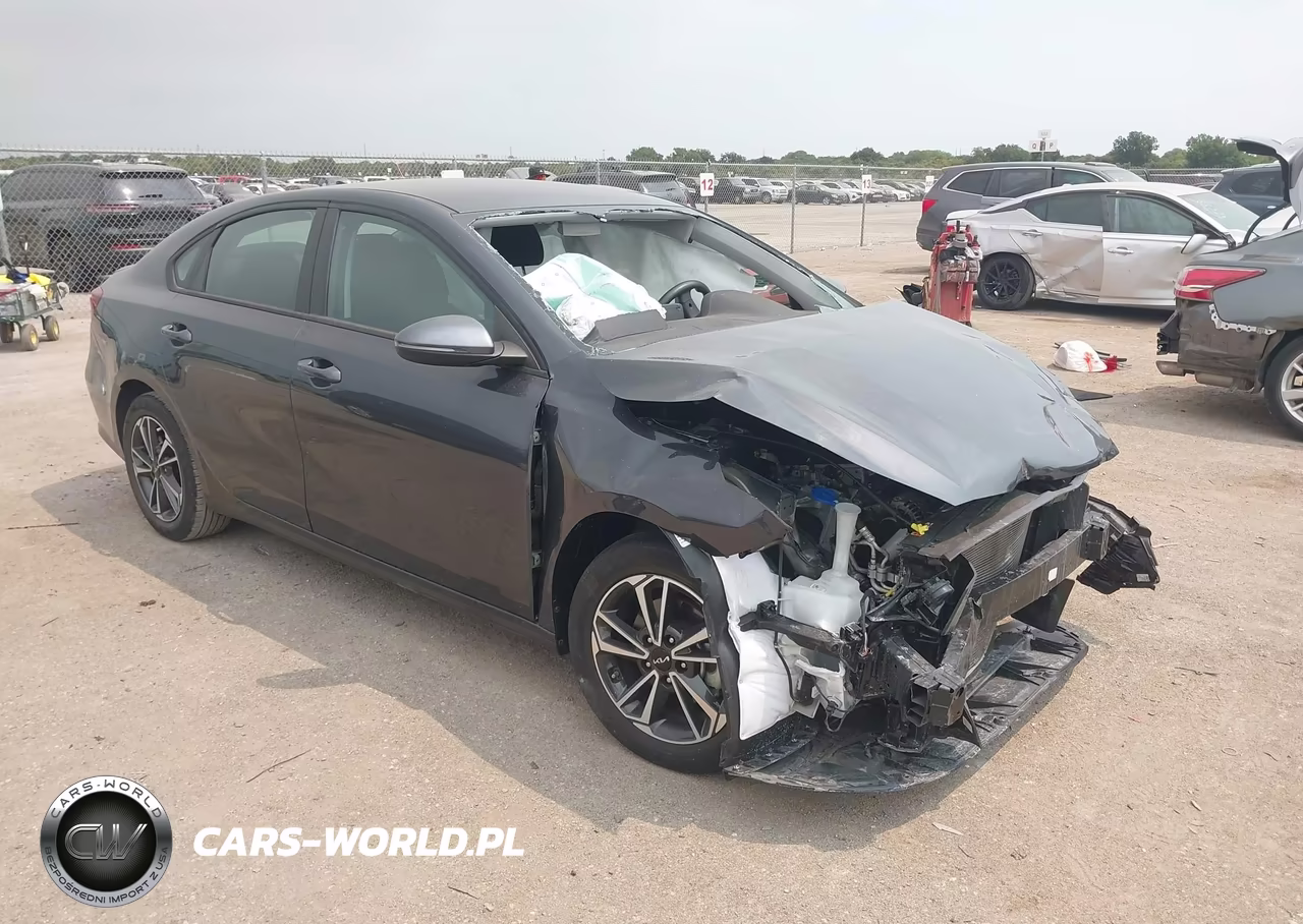 2024 Kia Forte Lxs – zdjęcie 1 z 16