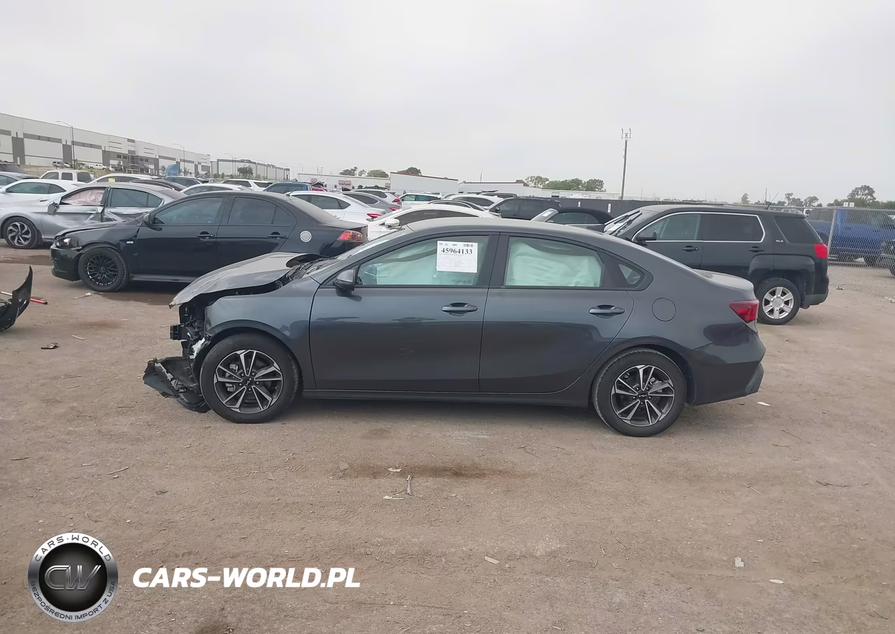 2024 Kia Forte Lxs VIN:3KPF24AD2RE716304 - 14