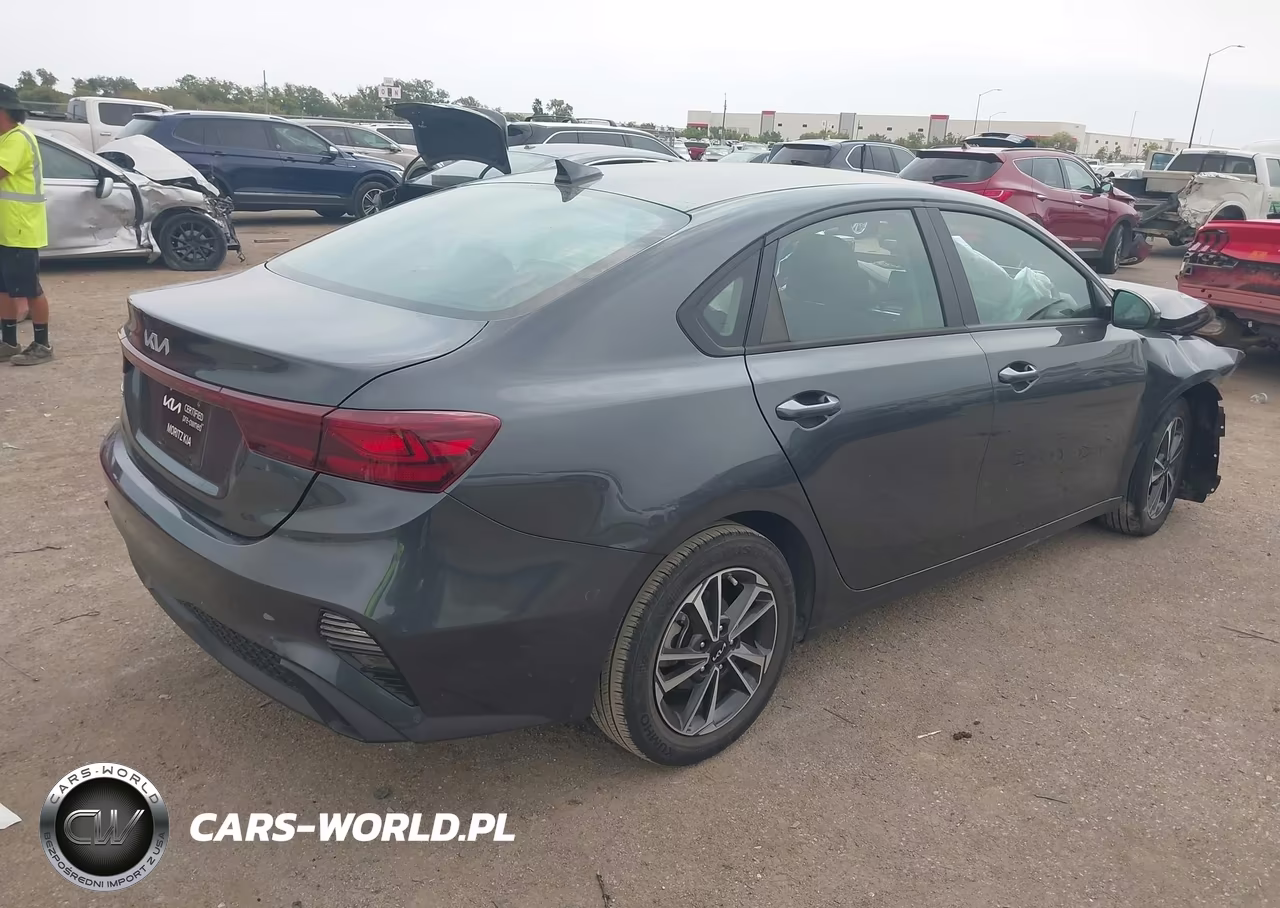 2024 Kia Forte Lxs VIN:3KPF24AD2RE716304 - 4