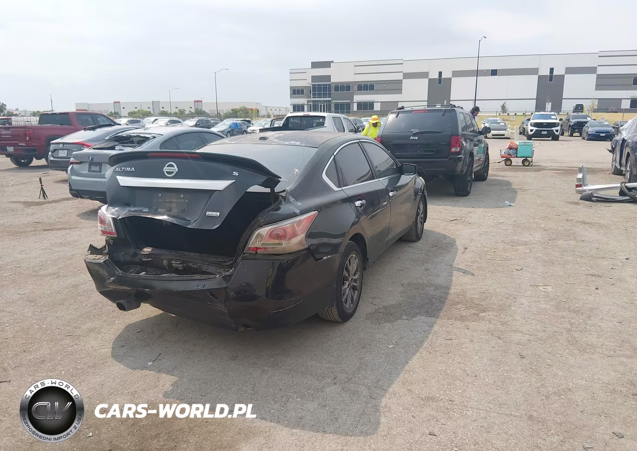 2015 Nissan Altima 2.5 S VIN:1N4AL3AP4FC476404 - 4