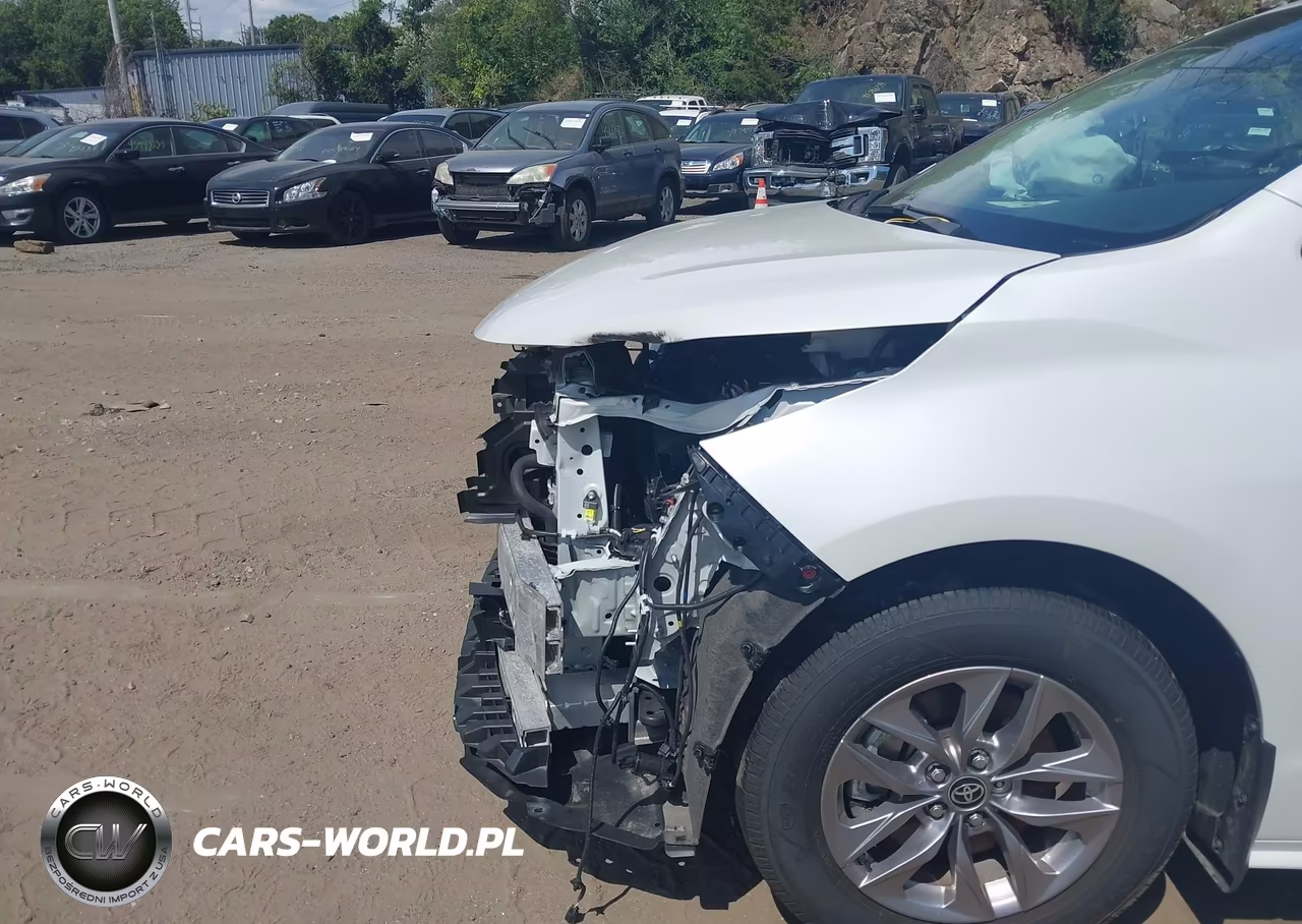 2025 Toyota Sienna Xle VIN:5TDJSKFC3SS186015 - 18