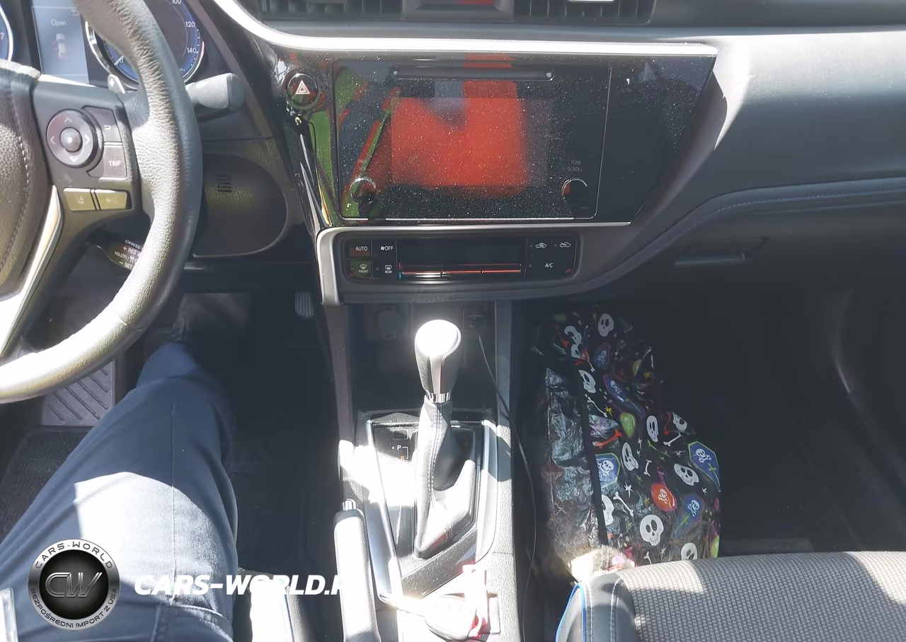 2018 Toyota Corolla Se VIN:5YFBURHE9JP785952 - 11
