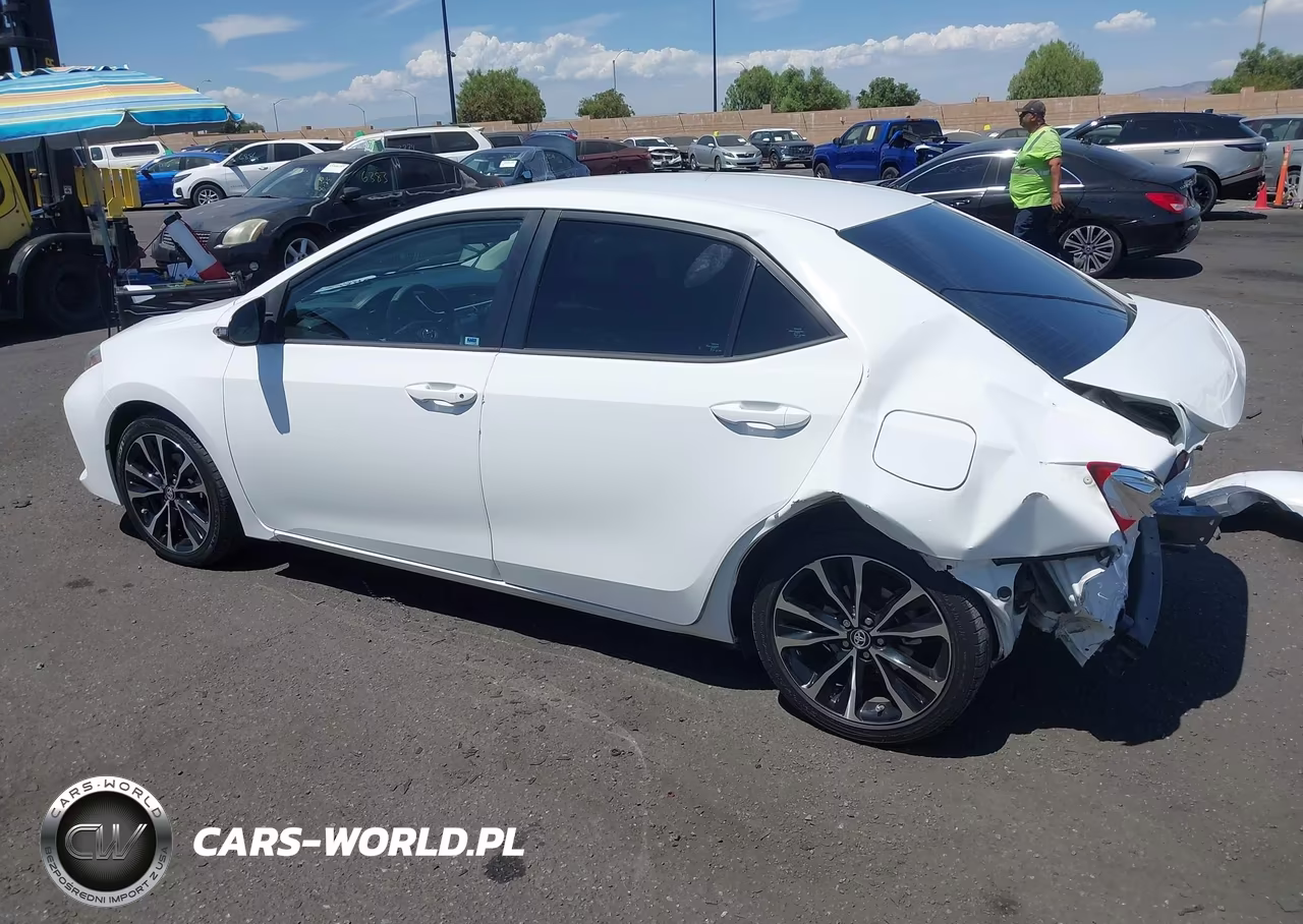 2018 Toyota Corolla Se VIN:5YFBURHE9JP785952 - 15
