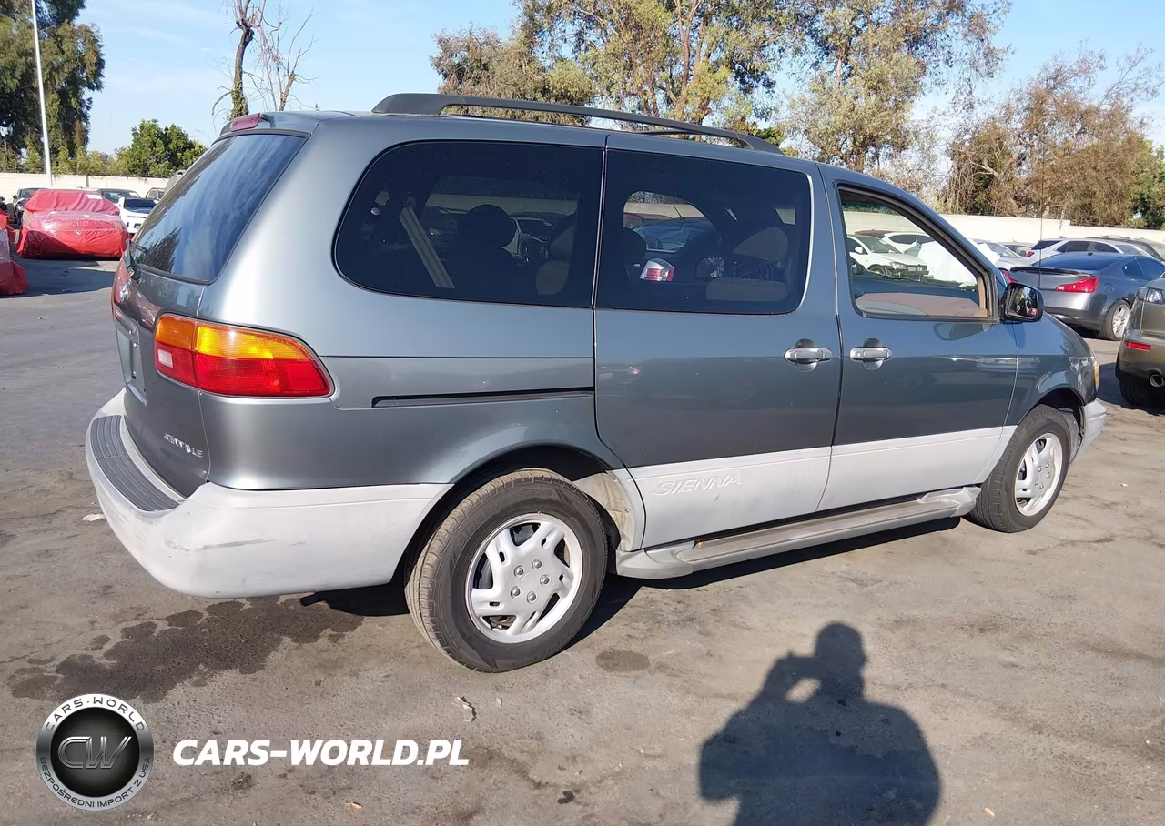 2000 Toyota Sienna Le VIN:4T3ZF13C5YU189334 - 4