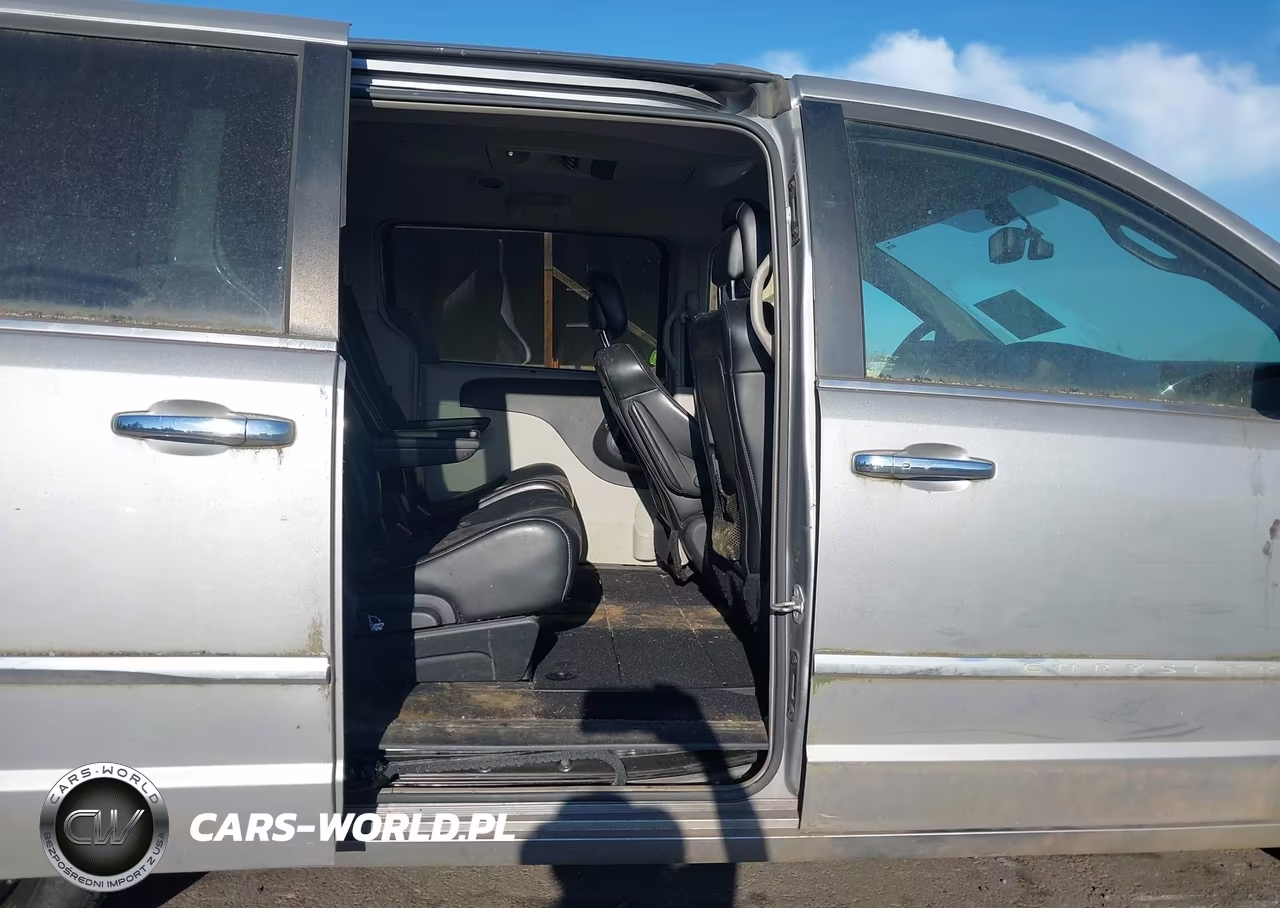 2014 Chrysler Town & Country Touring-L 30Th Anniversary VIN:2C4RC1CG9ER195963 - 8
