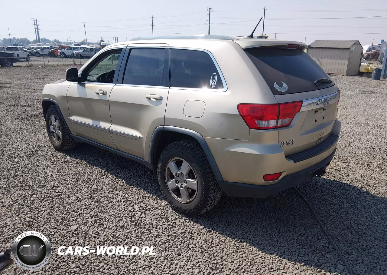 2011 Jeep Grand Cherokee Laredo VIN:1J4RR4GG3BC582694 - 3
